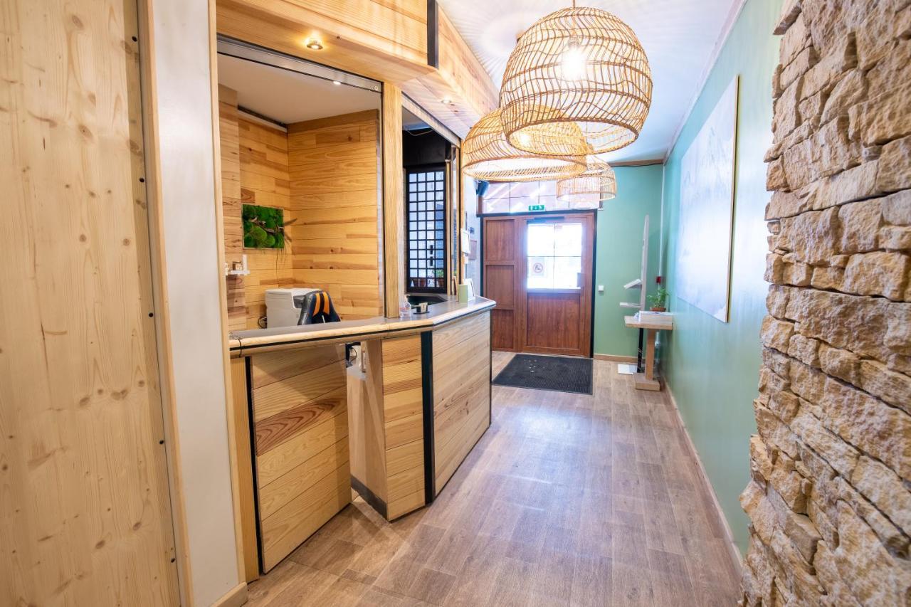 Hotel Les Lutins Лес дьо Алпс Екстериор снимка